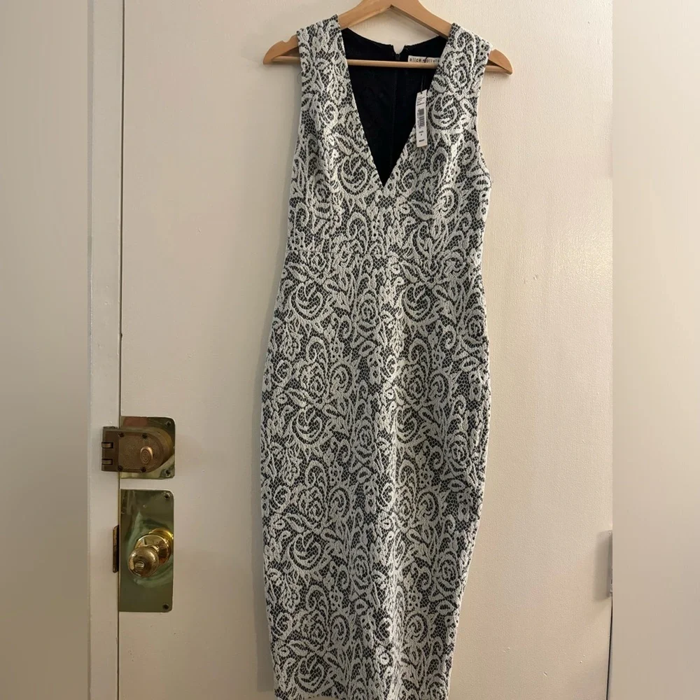 NWT $398 Alice + Olivia Lilia Lace Textured Plunge V Neck Midi Sheath Dress 6